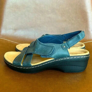 Clarks® Merliah Echo Women's Leather
Wedge Sandals